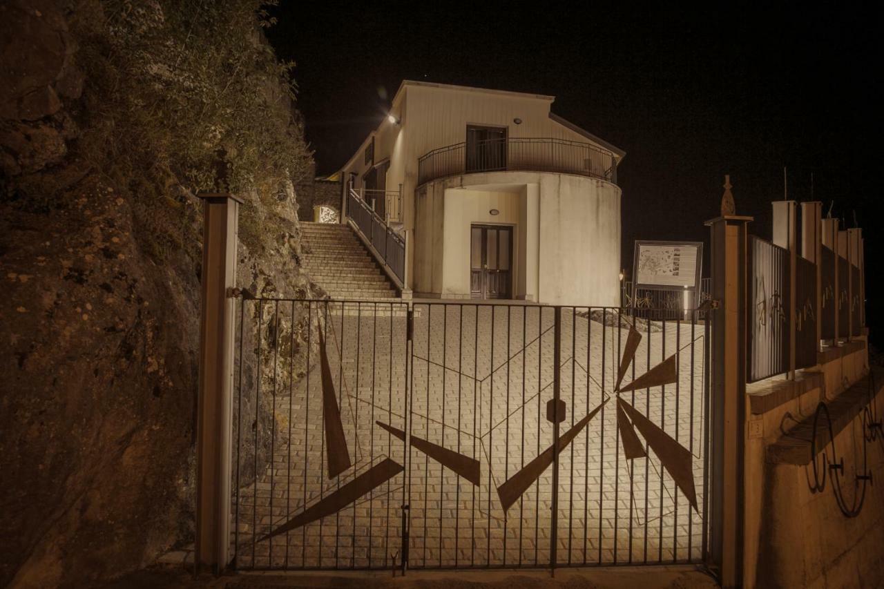 Ostello Della Gioventu Massimo Troisi Oliveto Citra Εξωτερικό φωτογραφία